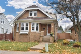 3777 S Ahmedi AVENUE, Saint Francis, WI 53235