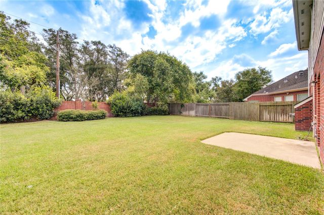 15314 Amesbury Lane, Sugar Land, TX 77478