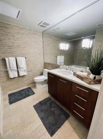 50 Biscayne Blvd 607, Miami, FL 33132