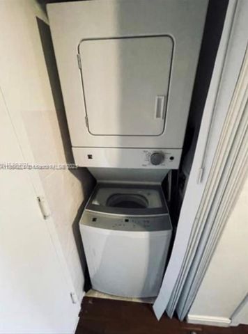 50 Biscayne Blvd 607, Miami, FL 33132