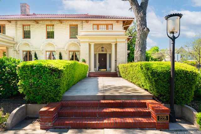 228 W Mulberry Ave, San Antonio, TX 78212