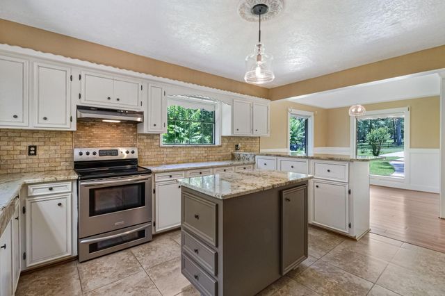 144 L K Walker, Livingston, TX 77351