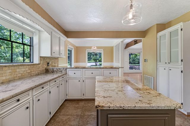 144 L K Walker, Livingston, TX 77351