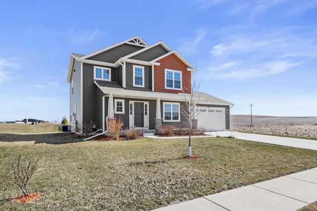 302 Autumn Crest Lane, Lake Mills, WI 53551