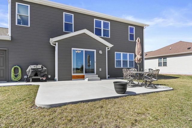 302 Autumn Crest Lane, Lake Mills, WI 53551