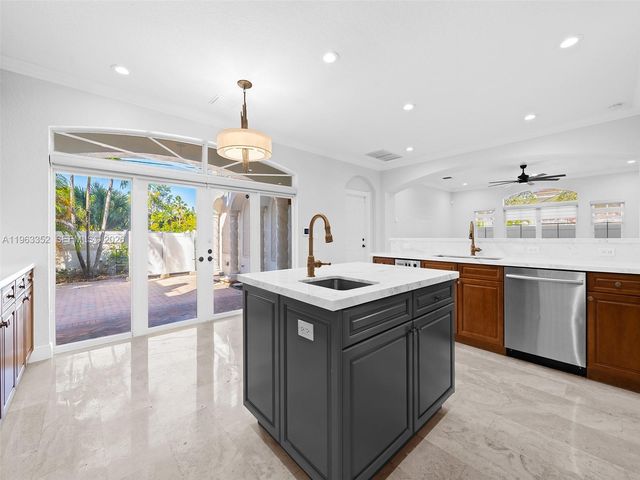 827 SE 2nd Court, Fort Lauderdale, FL 33301