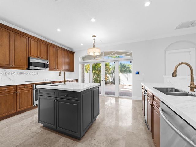 827 SE 2nd Court, Fort Lauderdale, FL 33301