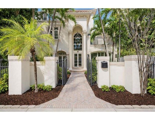 827 SE 2nd Court, Fort Lauderdale, FL 33301