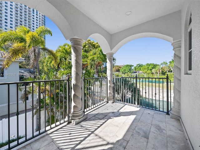 827 SE 2nd Court, Fort Lauderdale, FL 33301