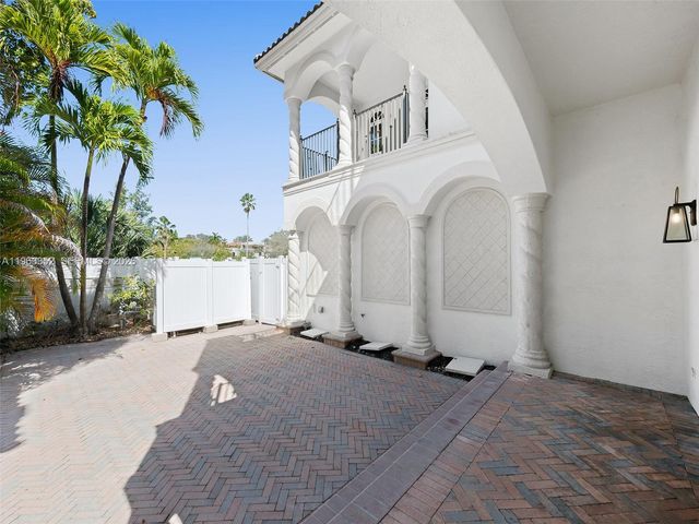 827 SE 2nd Court, Fort Lauderdale, FL 33301