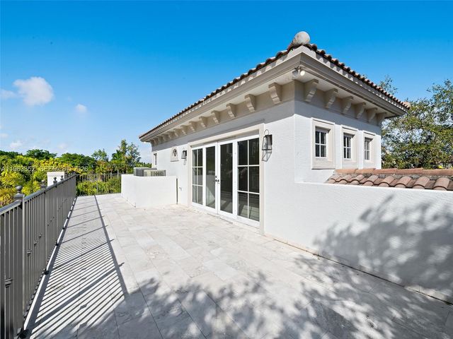 827 SE 2nd Court, Fort Lauderdale, FL 33301