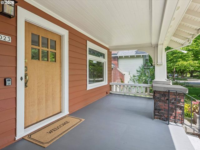 4023 Ne LADDINGTON Ct, Portland, OR 97232
