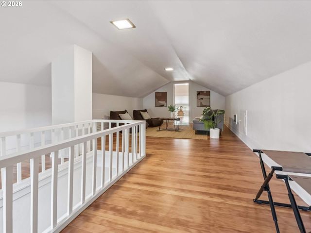 4023 Ne LADDINGTON Ct, Portland, OR 97232