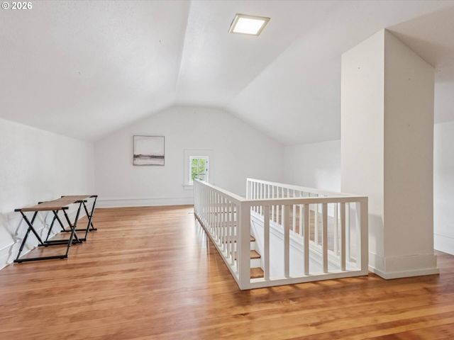 4023 Ne LADDINGTON Ct, Portland, OR 97232