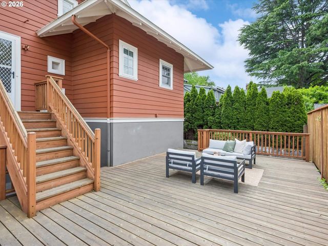 4023 Ne LADDINGTON Ct, Portland, OR 97232