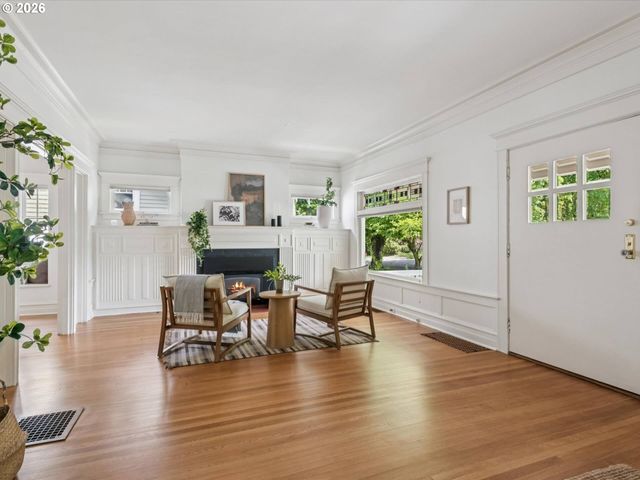 4023 Ne LADDINGTON Ct, Portland, OR 97232