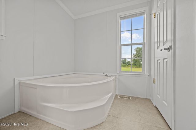 124 Rainmaker Drive, Jacksonville, NC 28540