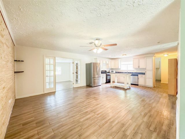 4904 Meadow Lark Lane, Dickinson, TX 77539