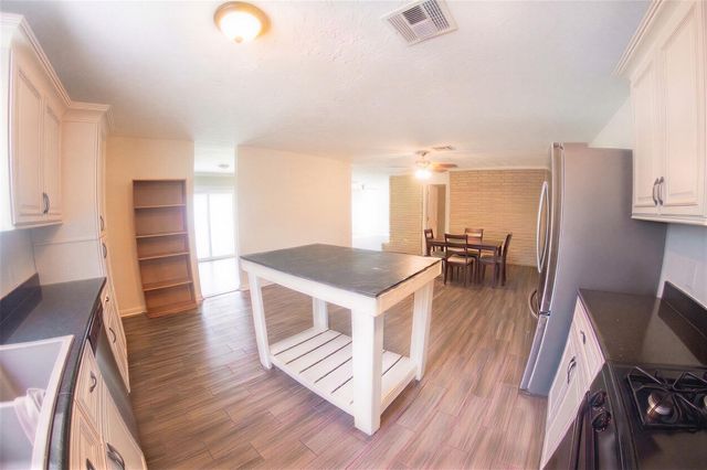 4904 Meadow Lark Lane, Dickinson, TX 77539