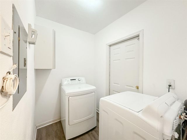 4904 Meadow Lark Lane, Dickinson, TX 77539
