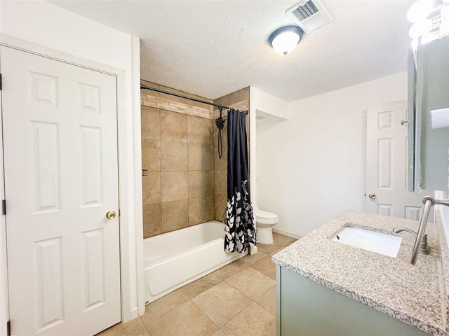 4904 Meadow Lark Lane, Dickinson, TX 77539