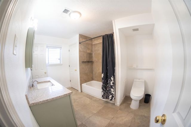 4904 Meadow Lark Lane, Dickinson, TX 77539
