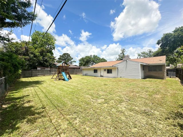 4904 Meadow Lark Lane, Dickinson, TX 77539
