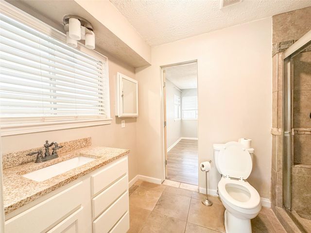 4904 Meadow Lark Lane, Dickinson, TX 77539