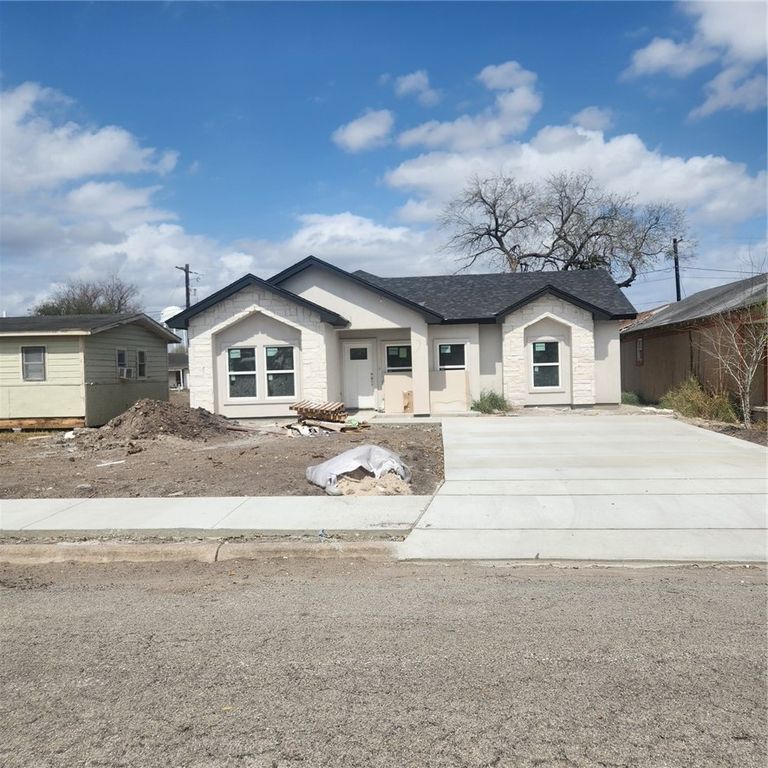 624 W Johnston Ave, Kingsville, TX 78363