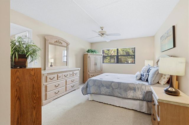 2756 CLUBHOUSE DRIVE 101, Sarasota, FL 34232