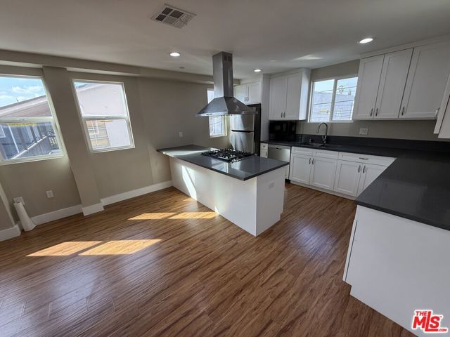 2303 Hauser Boulevard, Los Angeles, CA 90016
