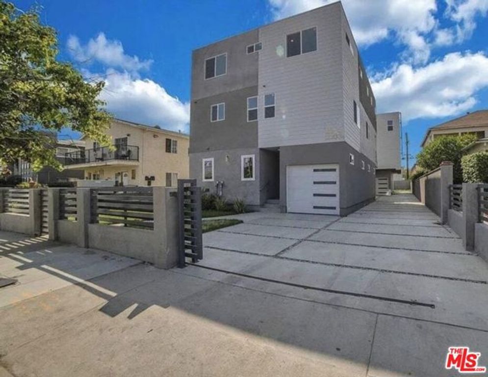 2303 Hauser Boulevard, Los Angeles, CA 90016