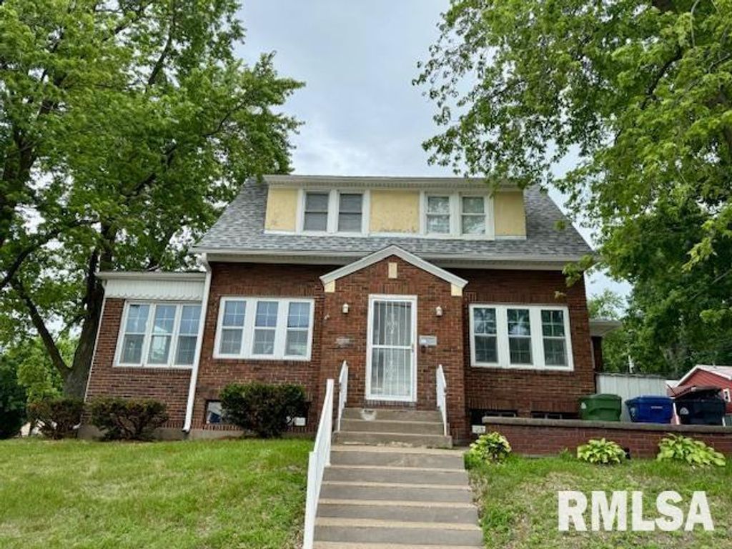 765 9TH Avenue S, Clinton, IA 52732