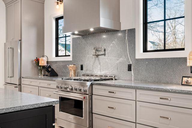 122 38th Ave, N, Nashville, TN 37209