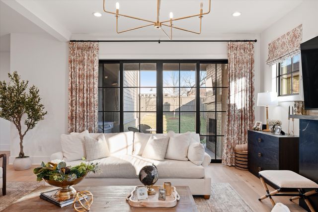 122 38th Ave, N, Nashville, TN 37209