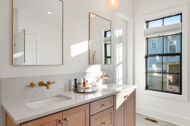 122 38th Ave, N, Nashville, TN 37209