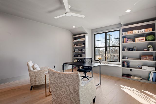 122 38th Ave, N, Nashville, TN 37209