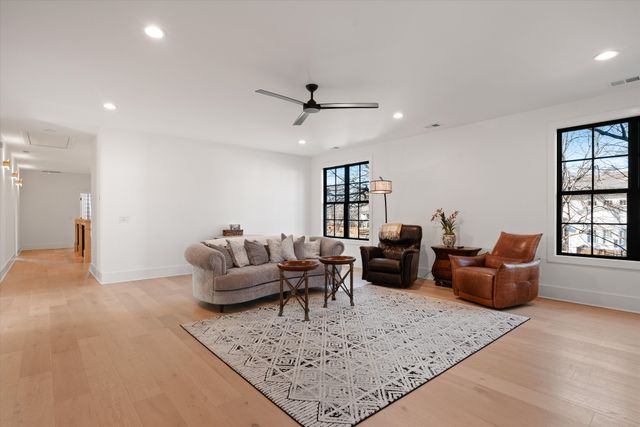 122 38th Ave, N, Nashville, TN 37209