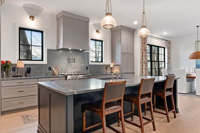 122 38th Ave, N, Nashville, TN 37209