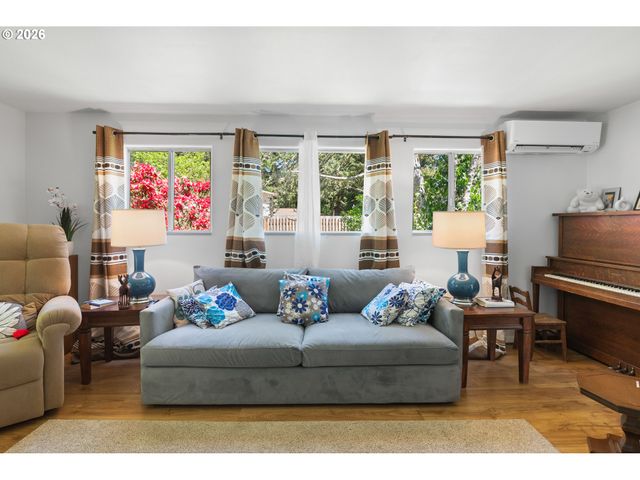803 OHIO Ave, Bandon, OR 97411