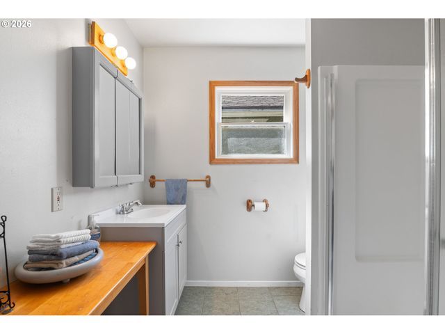 803 OHIO Ave, Bandon, OR 97411