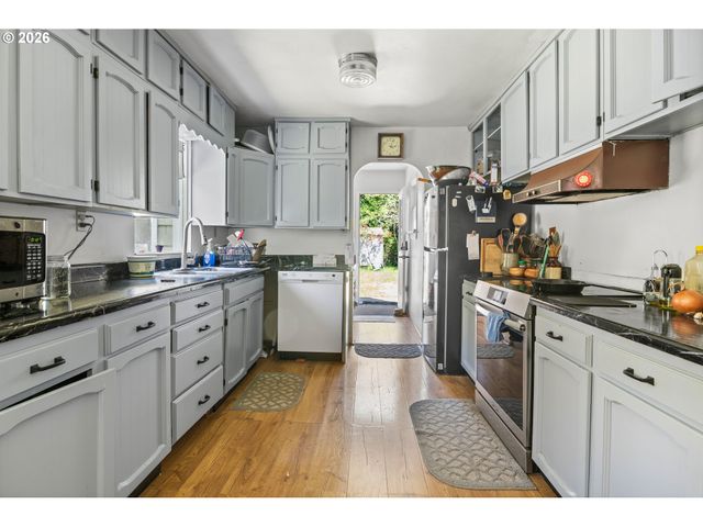 803 OHIO Ave, Bandon, OR 97411