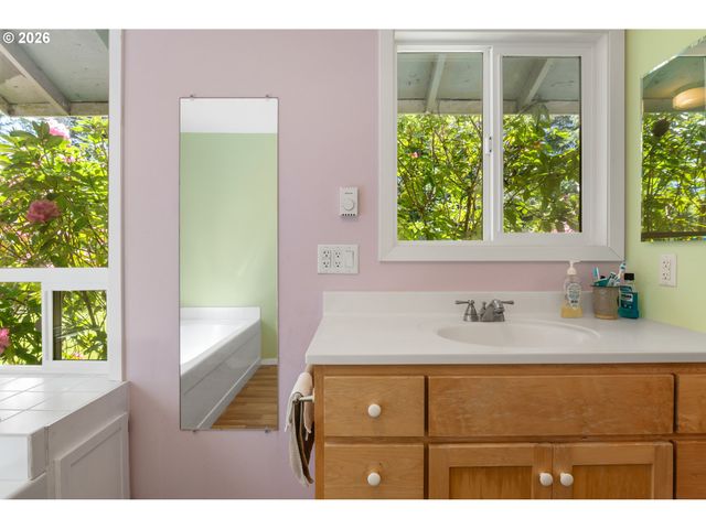 803 OHIO Ave, Bandon, OR 97411