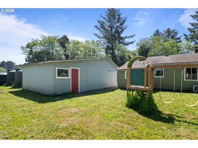 803 OHIO Ave, Bandon, OR 97411
