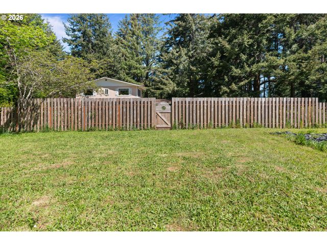 803 OHIO Ave, Bandon, OR 97411