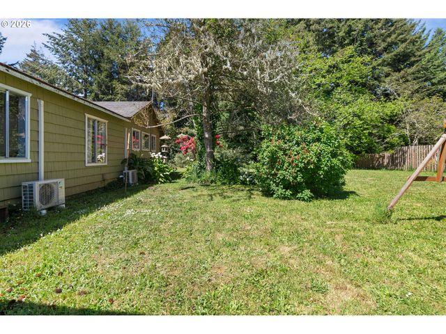 803 OHIO Ave, Bandon, OR 97411