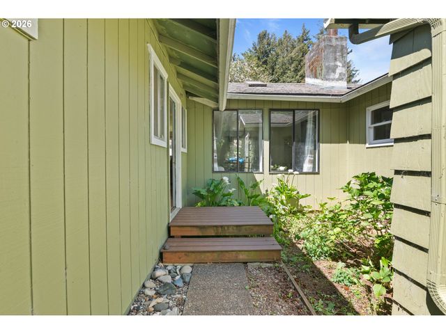 803 OHIO Ave, Bandon, OR 97411