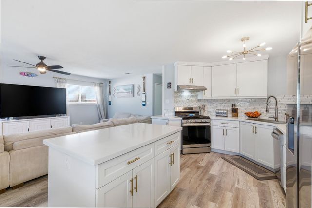 9359 Lujan Dr, Elk Grove, CA 95624