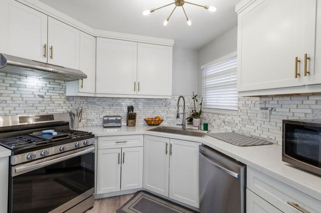 9359 Lujan Dr, Elk Grove, CA 95624