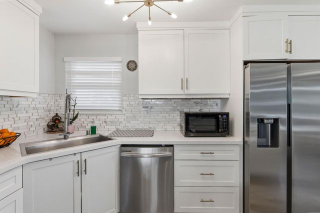 9359 Lujan Dr, Elk Grove, CA 95624